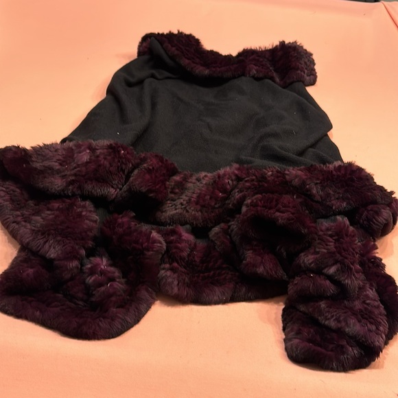 New La Fiorentina shawl. Black and purple real dyed rabbit fur. - Picture 3 of 7